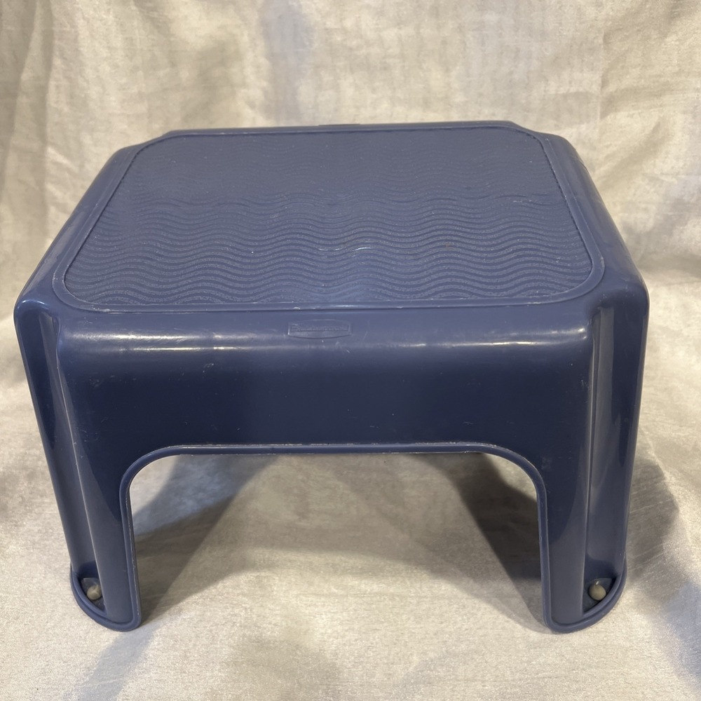 Vintage Blue Rubbermaid Step Stool 2753  Heavy Duty Plastic GUC 200# Capacity‎
